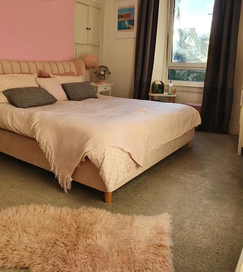 Ferienwohnung The Flat With The Pink Door EDI Großbritannien